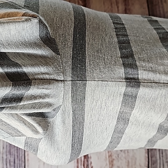 NEW CABI GRAY STRIPED V NECK LONG SLEEVE PULLOVER TEE - Picture 4 of 11